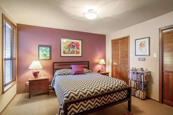 208 Canada WAY, White Rock, NM 87547