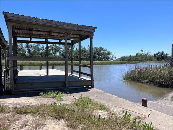 1004 FOUR POINT RD, Dulac, LA 70353