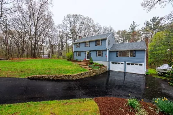 42 Averill St, Topsfield, MA 01983