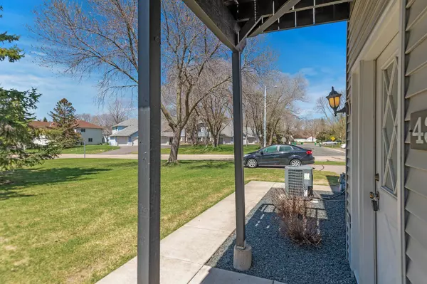 4317 Parkview CT, Vadnais Heights, MN 55127