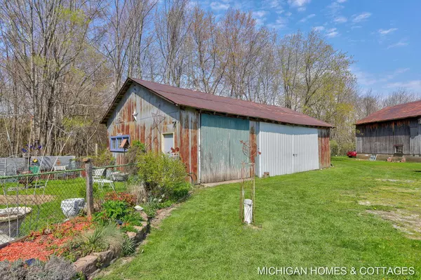 1173 Blue Star Highway, South Haven, MI 49090