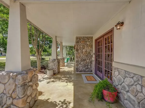 709 Shadywood LN, Dripping Springs, TX 78620