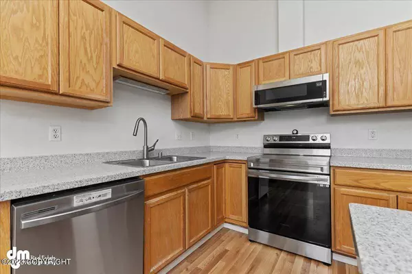 4884 Barrington LOOP, Anchorage, AK 99503