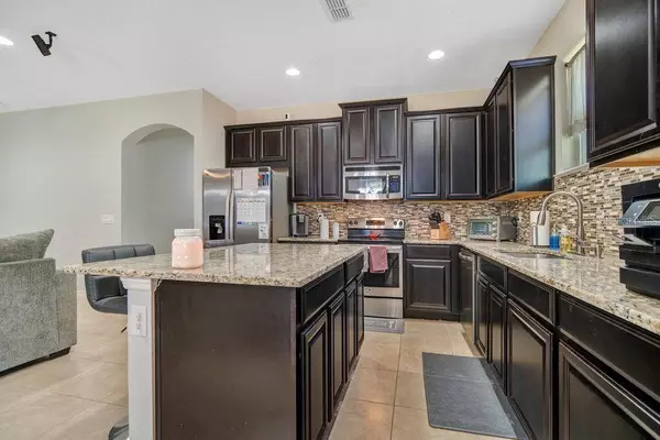 680 PREAKNESS CIR, Deland, FL 32724