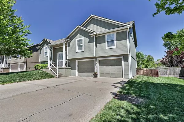 1911 NW Elmwood DR, Grain Valley, MO 64029