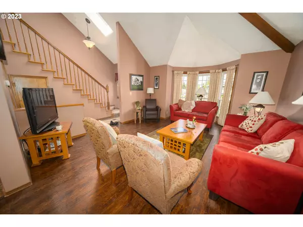 9131 SW Hill ST, Tigard, OR 97223