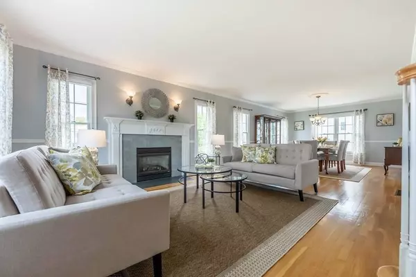 2 Hay Bale Rd, Andover, MA 01810