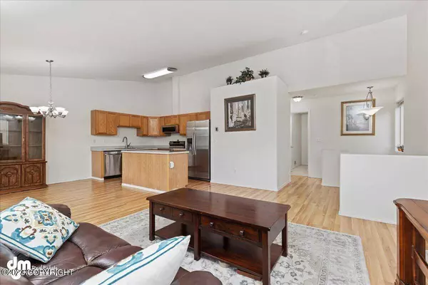 4884 Barrington LOOP, Anchorage, AK 99503