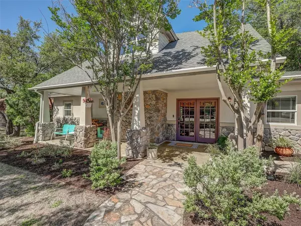 709 Shadywood LN, Dripping Springs, TX 78620