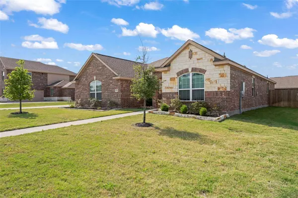 716 W Milas Lane, Glenn Heights, TX 75154