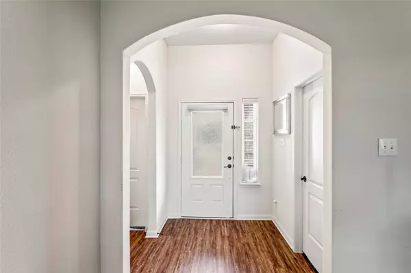 716 W Milas Lane, Glenn Heights, TX 75154