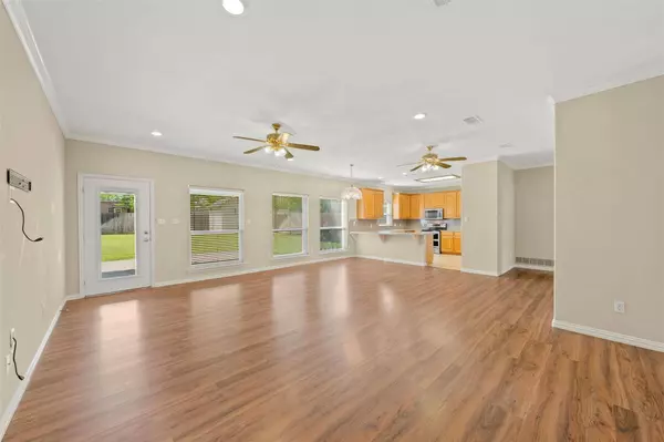 709 N Davis Street, West, TX 76691