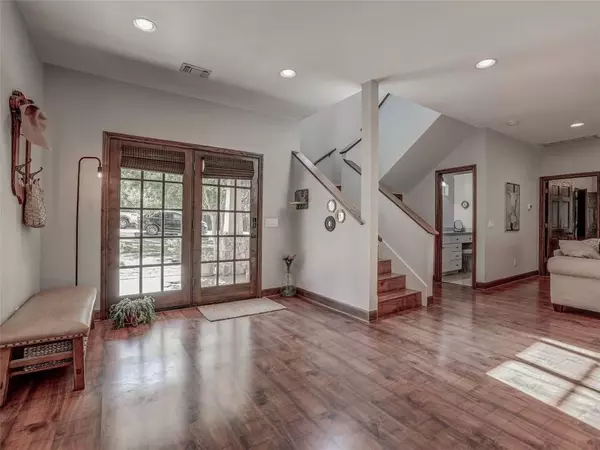 709 Shadywood LN, Dripping Springs, TX 78620