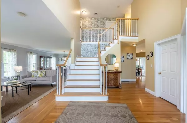 2 Hay Bale Rd, Andover, MA 01810