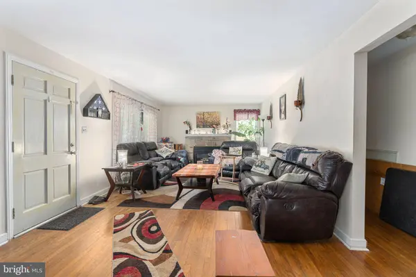 536 CHARLES ST, Coopersburg, PA 18036