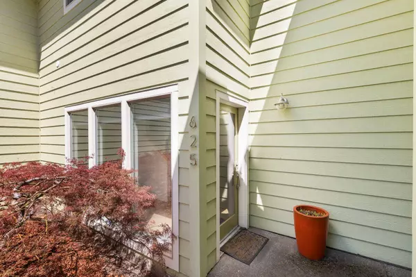 621 A St, Ashland, OR 97520