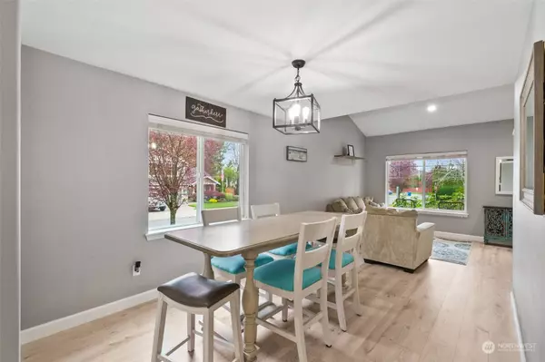 20115 SE 261st CT E, Covington, WA 98042