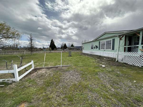 13883 Hal Ln, White City, OR 97503