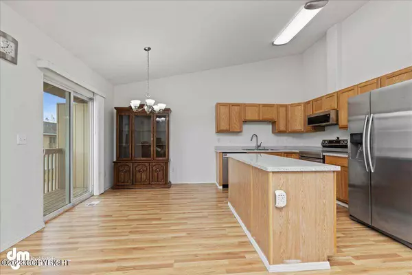 4884 Barrington LOOP, Anchorage, AK 99503