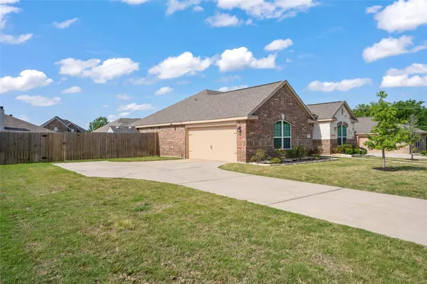 716 W Milas Lane, Glenn Heights, TX 75154