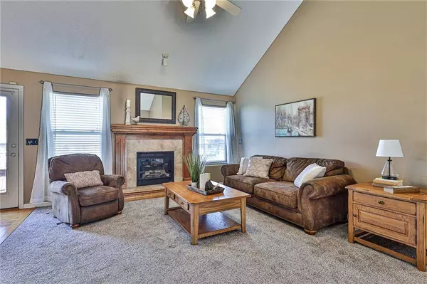 1911 NW Elmwood DR, Grain Valley, MO 64029