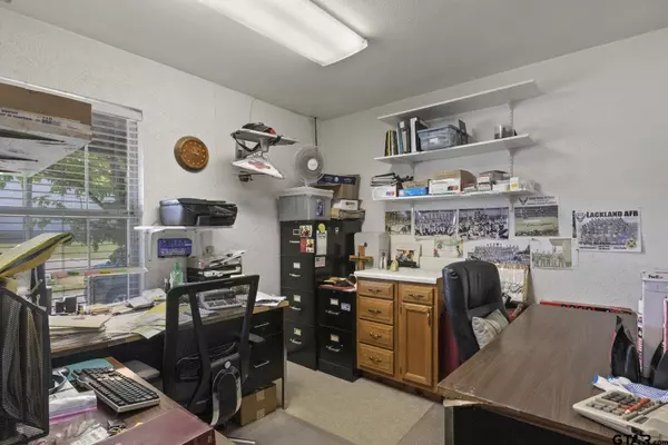 105 N Greer, Pittsburg, TX 75686