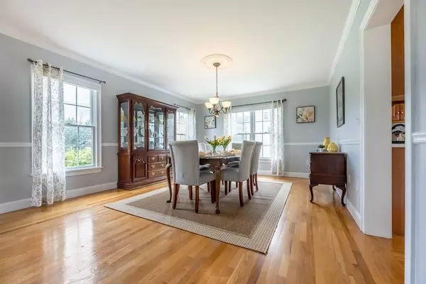 2 Hay Bale Rd, Andover, MA 01810