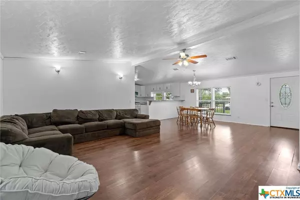 1600 Schubert LN, Niederwald, TX 78640