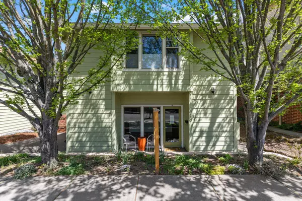 621 A St, Ashland, OR 97520