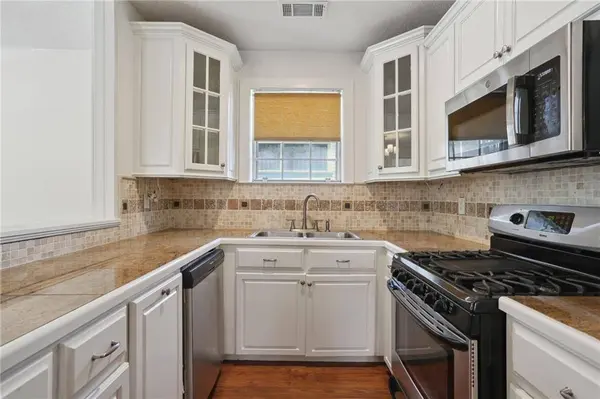 3218 CONSTANCE ST, New Orleans, LA 70115