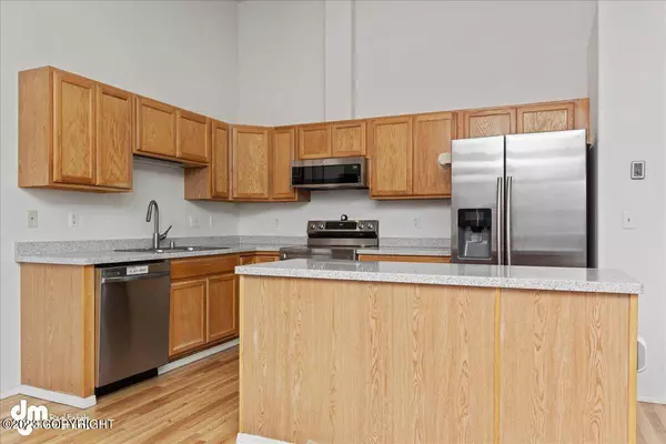 4884 Barrington LOOP, Anchorage, AK 99503