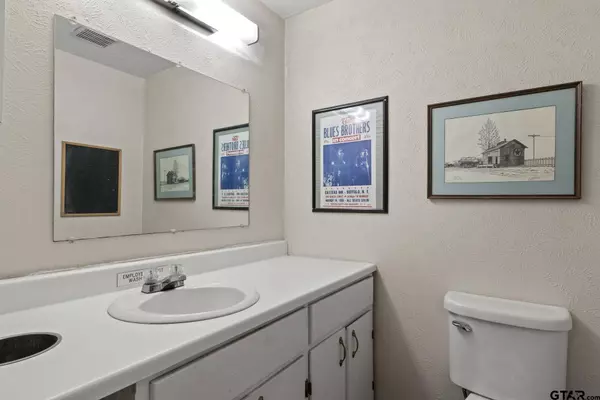 105 N Greer, Pittsburg, TX 75686