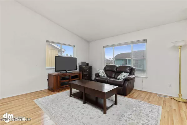 4884 Barrington LOOP, Anchorage, AK 99503