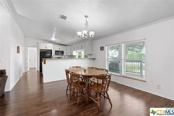 1600 Schubert LN, Niederwald, TX 78640