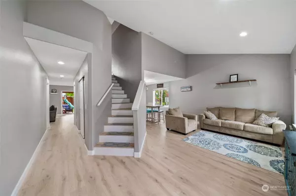 20115 SE 261st CT E, Covington, WA 98042