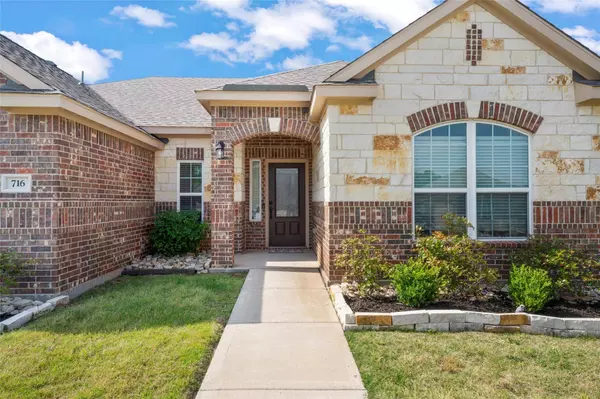 716 W Milas Lane, Glenn Heights, TX 75154