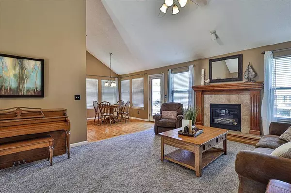 1911 NW Elmwood DR, Grain Valley, MO 64029