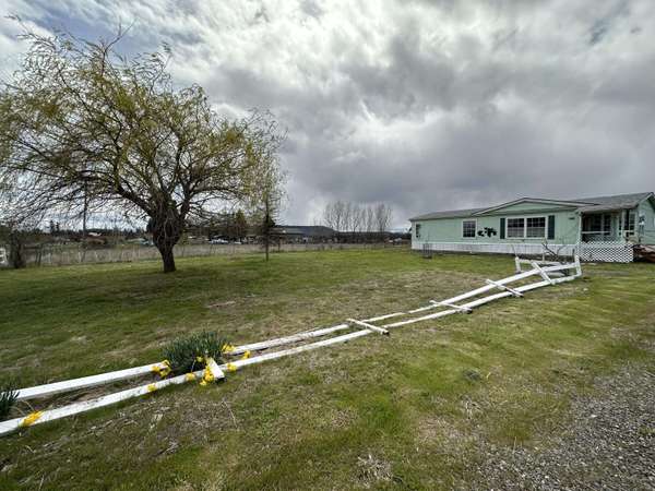 13883 Hal Ln, White City, OR 97503