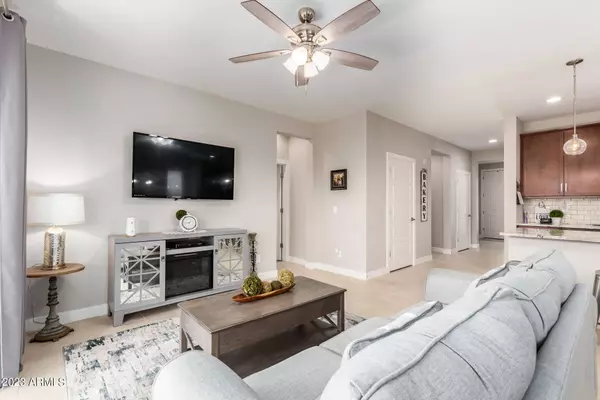 1535 W SILVER CREEK Lane, San Tan Valley, AZ 85140