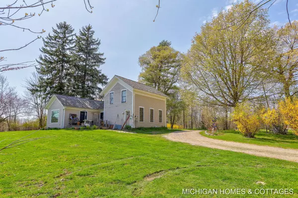 1173 Blue Star Highway, South Haven, MI 49090