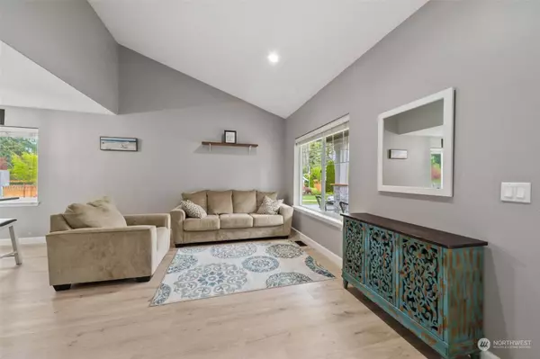 20115 SE 261st CT E, Covington, WA 98042