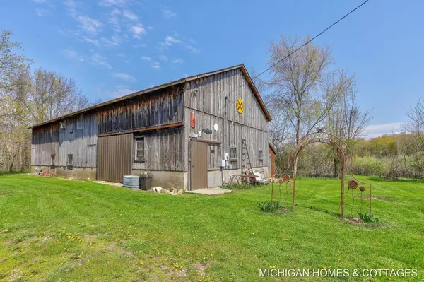 1173 Blue Star Highway, South Haven, MI 49090