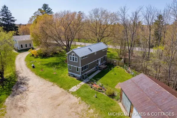 1173 Blue Star Highway, South Haven, MI 49090