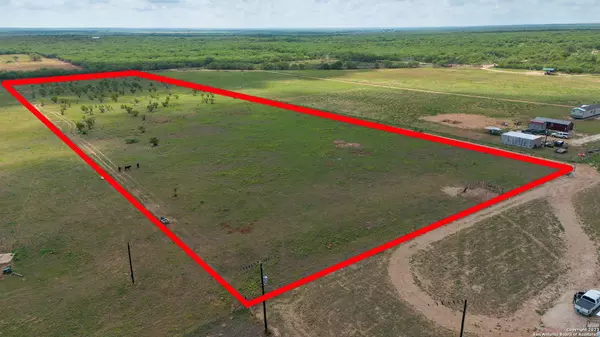 CR 2000 SAND HOLLOW RD, Pearsall, TX 78061