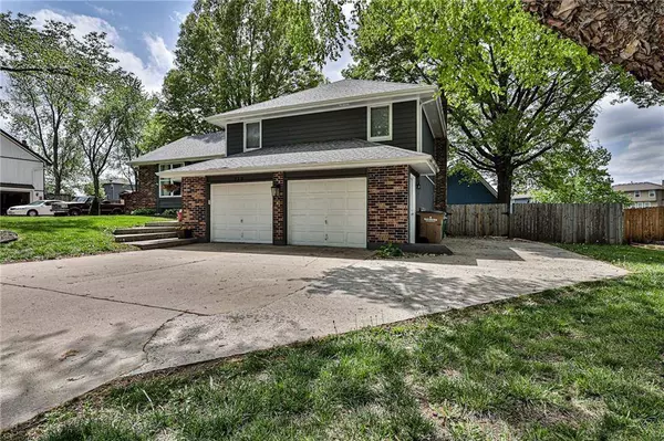 710 Finch ST, Raymore, MO 64083