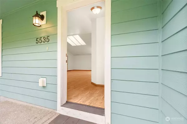 5535 Johnson Point RD NE, Olympia, WA 98516