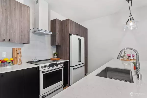 10044 Ravenna AVE NE, Seattle, WA 98125