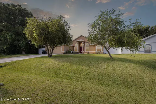 1588 Raymore Street NW, Palm Bay, FL 32907