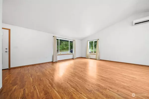 5535 Johnson Point RD NE, Olympia, WA 98516