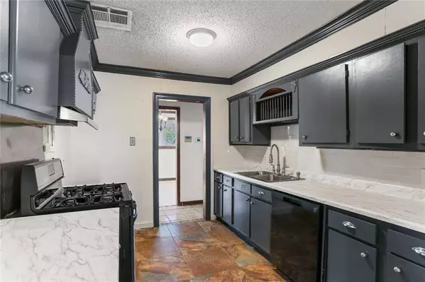 2520 ROSE DR, Gretna, LA 70056